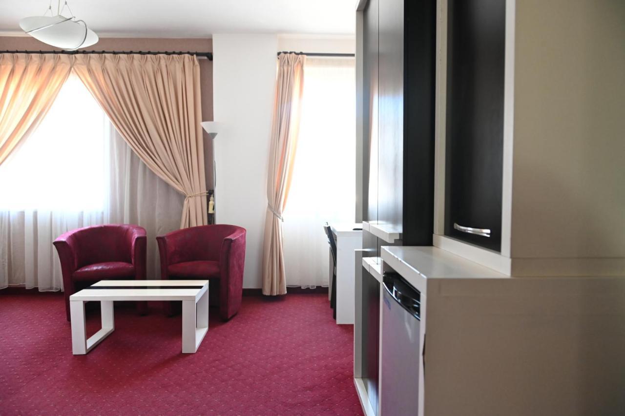 Hotel Liss Lezhe Ngoại thất bức ảnh