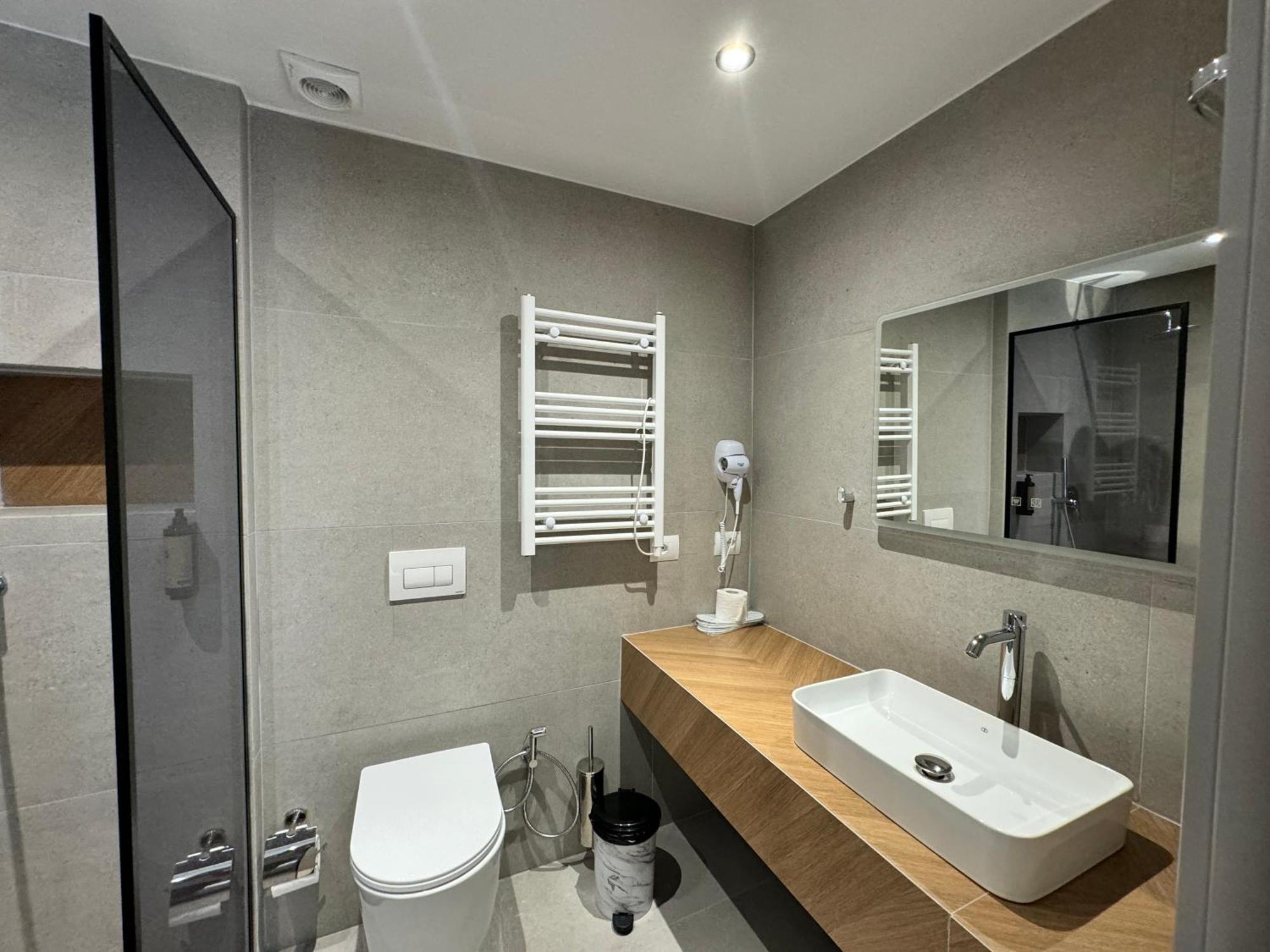 Hotel Liss Lezhe Ngoại thất bức ảnh